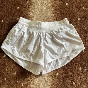 Hotty Hot Low-Rise Lined Short 2.5" (white lululemon shorts)